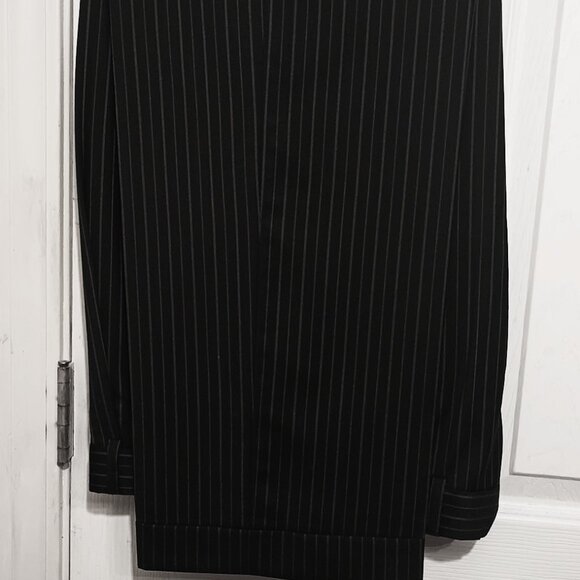 Bachrach Men 2 Peice Black with Gray Pinstripe Suit     42R - Picture 10 of 16